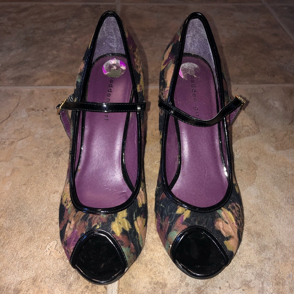 Floral pattern heel